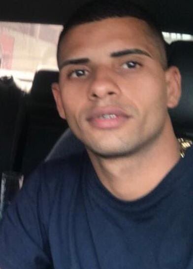 MiliciaNeews2's tweet image. NARCO MILICIANO #PIPITO ,POSTOU ESSA FOTO HORAS ANTES DO OCORRIDO.

COMO ELE CONSEGUIU FUGIR E PERDE SEU EQUIPAMENTO TODO SEM DA UM TIRO ??? DEIXANDO SEU #CHEFE PRA TRÁS ??