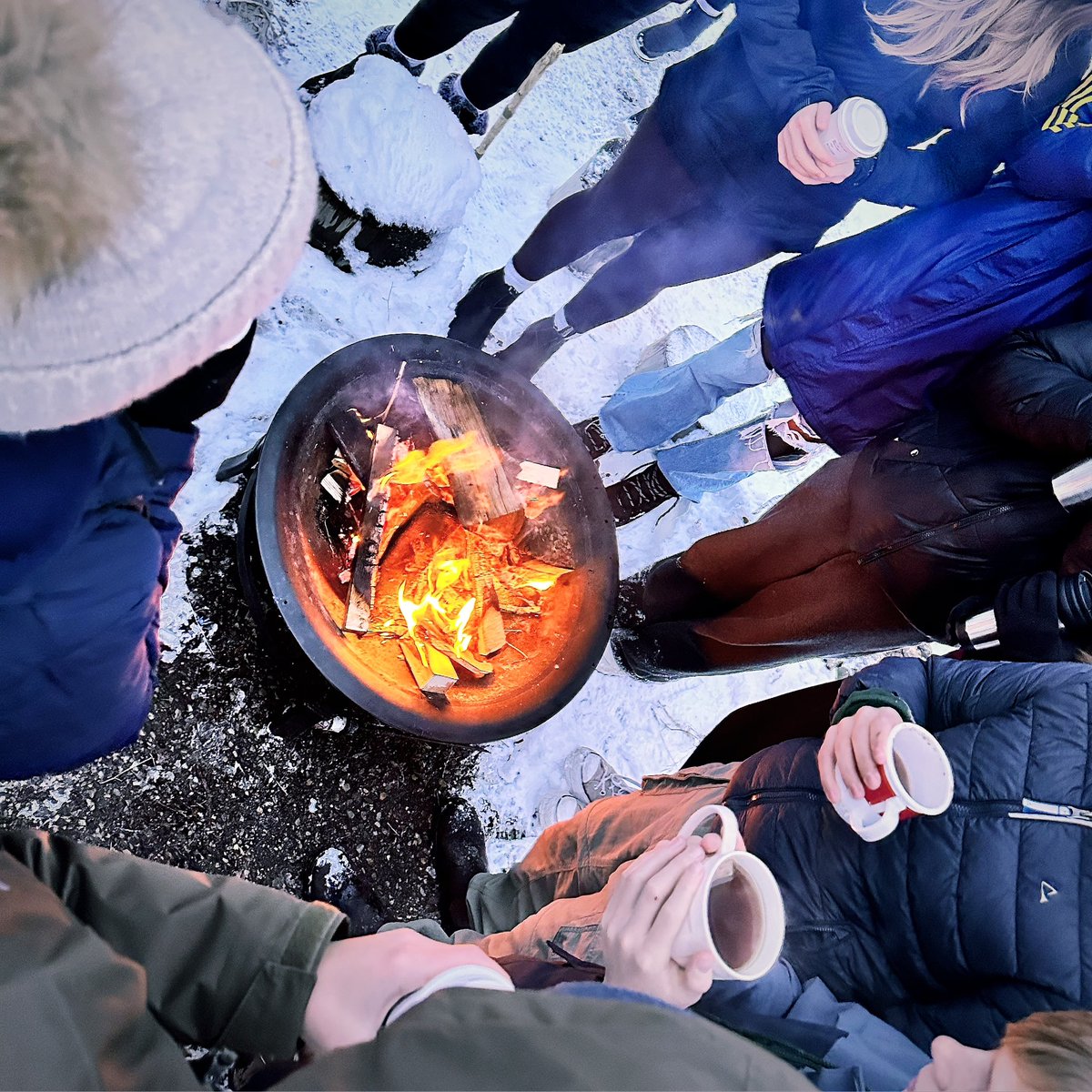 When the snow arrives we head outside for some campfire warmth and hot chocolate. Great morning with Grade 9s sharing stories and preparing for our Winter Camp next month!
#outdoorleadership #thisisourclassroom