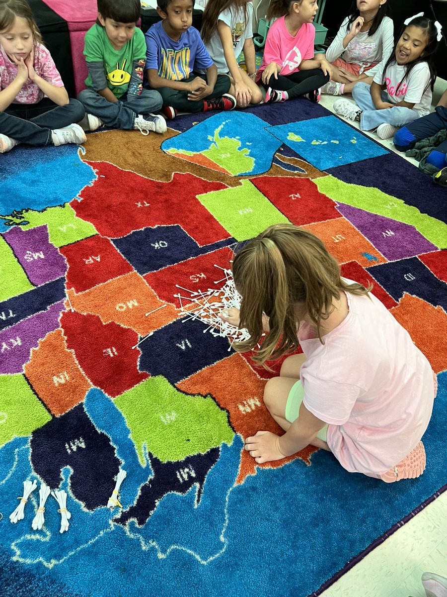 FabulouslyFirst's tweet image. Bones, bones, bones! We grouped tens and ones and had some spooky fun learning place value! 🦴🤩 @NISDElemMath @NISD @SJanik721 @Ms_JDeLosSantos