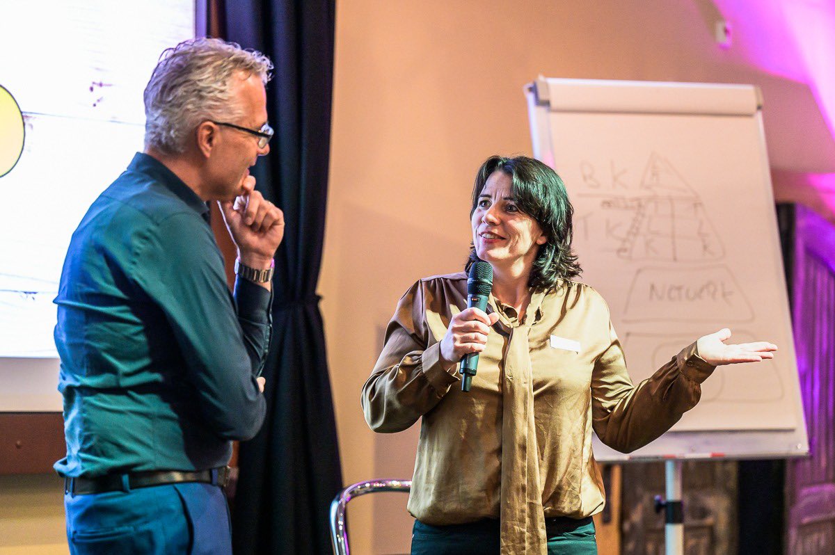 OVERTUIGEND LEREN #PITCHEN? Ontdek het verborgen potentieel in jouw pitch op de Klantenmotor Masterclass.  Vrijdag 10 november 2023! Leer hoe je als ondernemer jouw klantenbestand kunt vergroten met jouw nieuwe pitch. Bestel nu je ticket: lnkd.in/dAnY-Fk