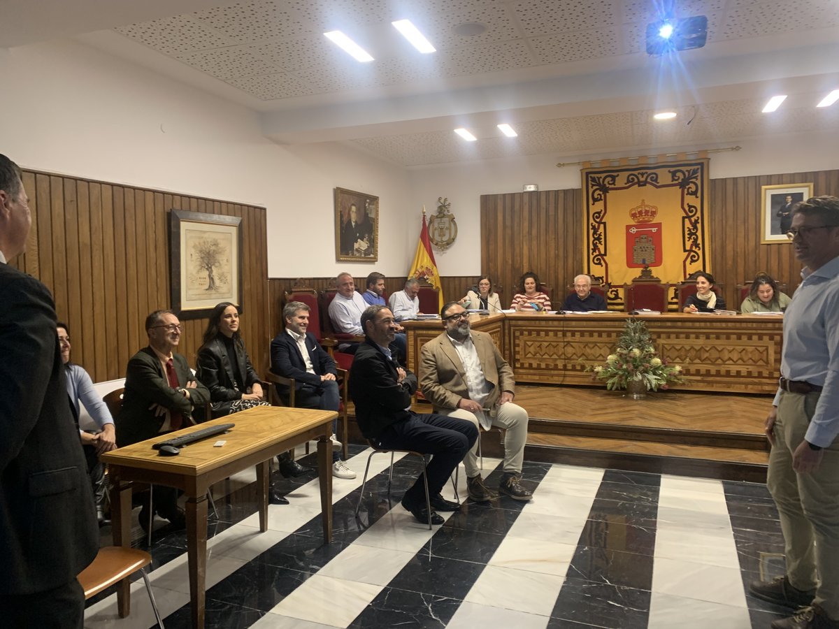 Fundacion_JAV's tweet photo. Ayer tuvimos el honor de poder presentar el equipo al completo del JAV a la corporación del Ayto. de Villacarrillo.

Explicamos los dos pilares que sostendrán el JAV.
👉a #formación agrícola 
👉La #incubación y #aceleración de #startups  agritech.

Trabaja en Agri-Cultura 🚀 https://t.co/qWFGTuIgCm