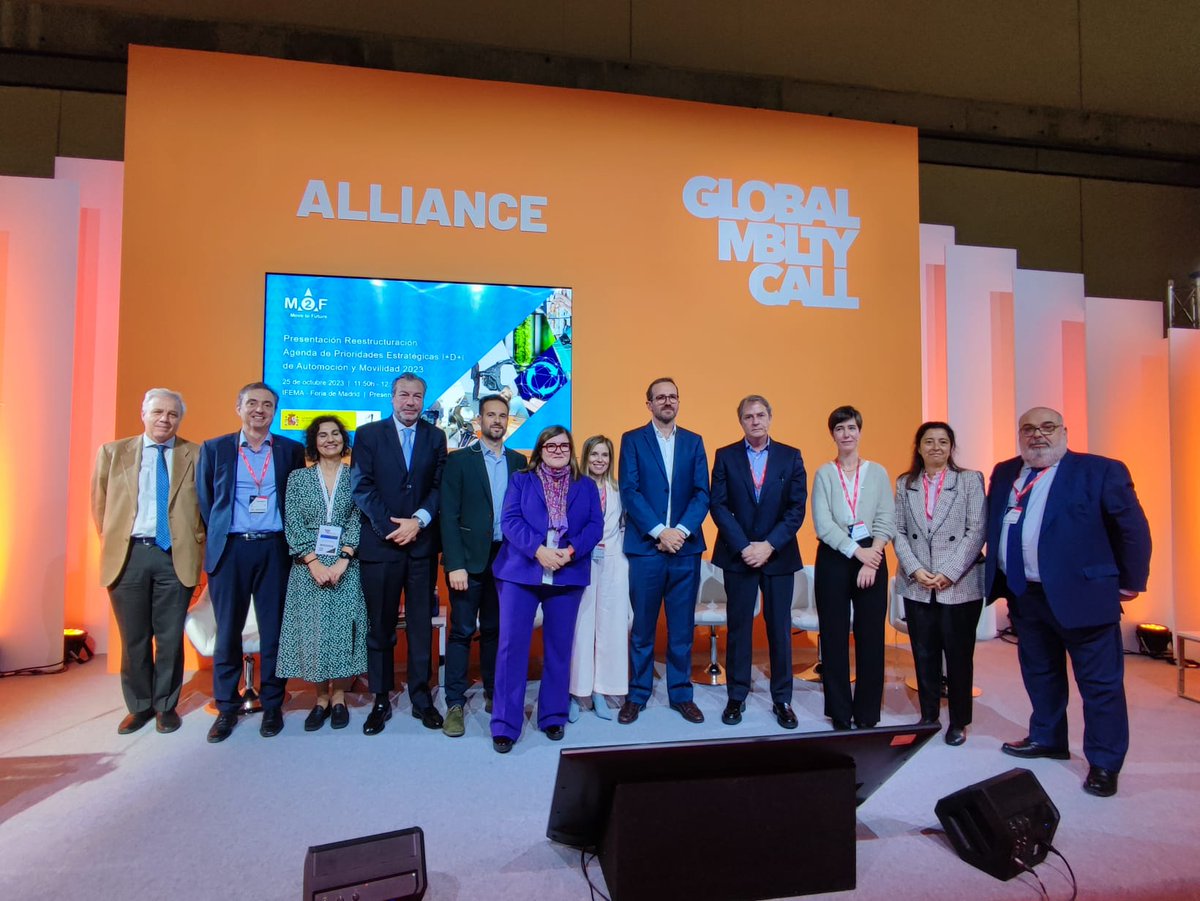 @gestamp_es @jose_portilla7 @CrisSMSernauto @CeciliaMedina80 @Globalmobcall @IFEMA @Vicomtech @AutomotiveCie @tecnalia 🌍🚘⚙️#M2F ¡Hasta aquí ha llegado la presentación de la Agenda de Prioridades Estratégicas I+d+i de automoción y movilidad! Estupenda foto de familia final desde el @Globalmobcall en @IFEMA. 📸👇