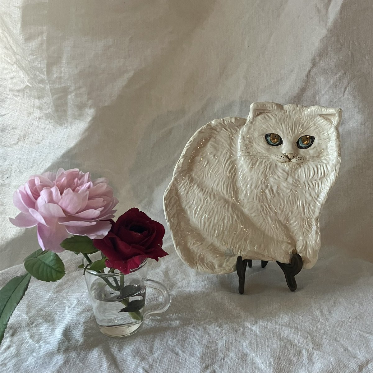 buuchandayon's tweet photo. にゃん!
三人展『私の街展』出品作品
⓯長毛の猫皿
11/3-19(open金土日祝)
愛媛県上浮穴郡 のwatagumo舎 @plumno_mado さんにて。
#私の街展
#watagumo舎
#愛媛県上浮穴郡
#猫
#cat
#猫皿
#catplate
#北原裕子
#yukokitahara https://t.co/3czYJVOuiL