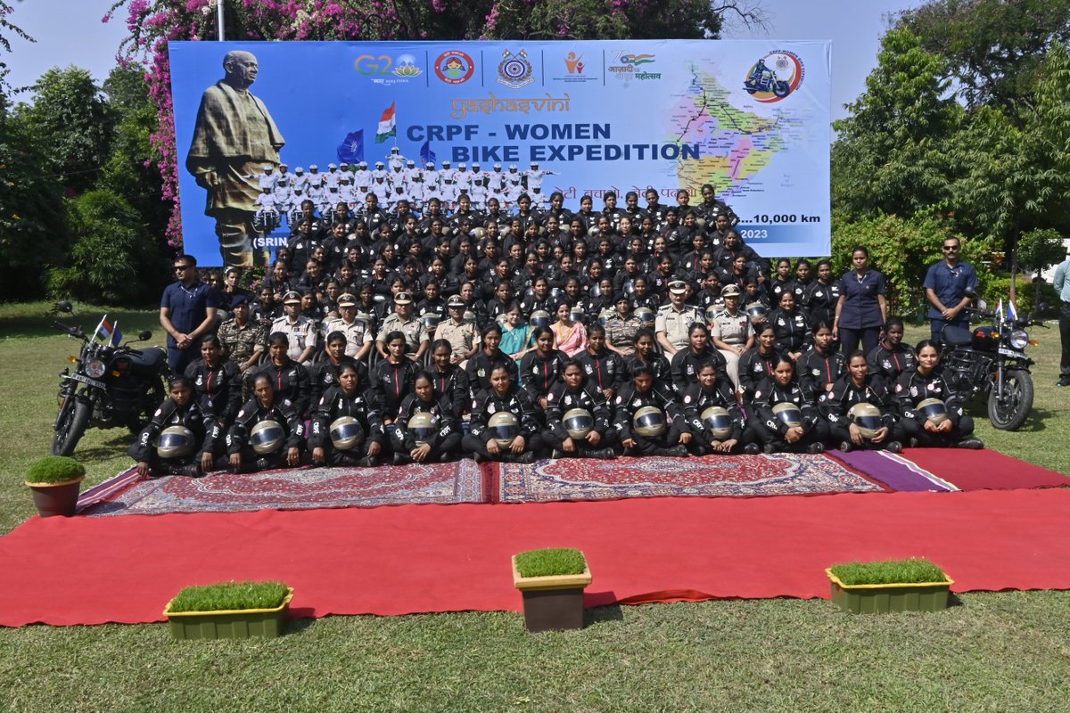 Gc_Gandhinagar's tweet image. श्रीनगर एवं शिलांग की महिला मोटरसाईकल अभियान टीम का फ्लैग ऑफ श्रीमति सोनल शाह, विशिष्ट अतिथि द्वारा दिनांक 25/10/2023 को ग्रुप केन्द्र, केन्द्रीय रिजर्व पुलिस बल, गांधीनगर (गुजरात) से एकता नगर, स्टैच्यू ऑफ यूनिटी के लिए किया गया।