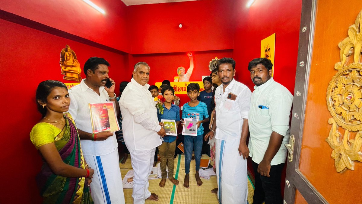 BussyAnand's tweet photo. தளபதி  @actorvijay அவர்களின் வாழ்த்துக்களோடு,

• #தஞ்சை மாநகர தலைமை/பகுதி தலைமை தளபதி விஜய் மக்கள் இயக்கம் @TVMIoffl சார்பாக நடைபெற்றுக் கொண்டிருக்கும் தளபதி விஜய் பயிலகத்தை பார்வையிட்டு பயிலகத்தில் பயிலும் மாணவ மாணவிகளுக்கு நோட்டு புத்தகம், பேனா வழங்கப்பட்டது.!

இந்நிகழ்ச்சியில் தஞ்சை மாவட்ட பொறுப்பாளர், மாவட்ட தலைவர்கள், அணித் தலைவர்கள், மாநகர, ஒன்றிய, பகுதி, கிளை மற்றும் மக்கள் இயக்க நிர்வாகிகள் ஏராளமானோர் கலந்து கொண்டனர்.

@Jagadishbliss @RIAZtheboss 

#ThalapathyVijayMakkalIyakkham #TVMI #TVMIThanjavur #ThalapathyVijayPayilagam #TVP #LEO #Thalapathy68 #ThalapathyVijay