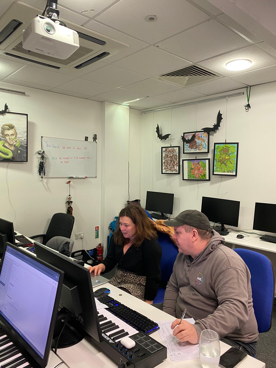 Wednesday's digital support at #SwanseaMAD. @SwanseaMAD provides a wide range of training opportunities. Visit our website to learn more and book: /swanseamad.com/events/
#Swansea #Community #DigitalSupport