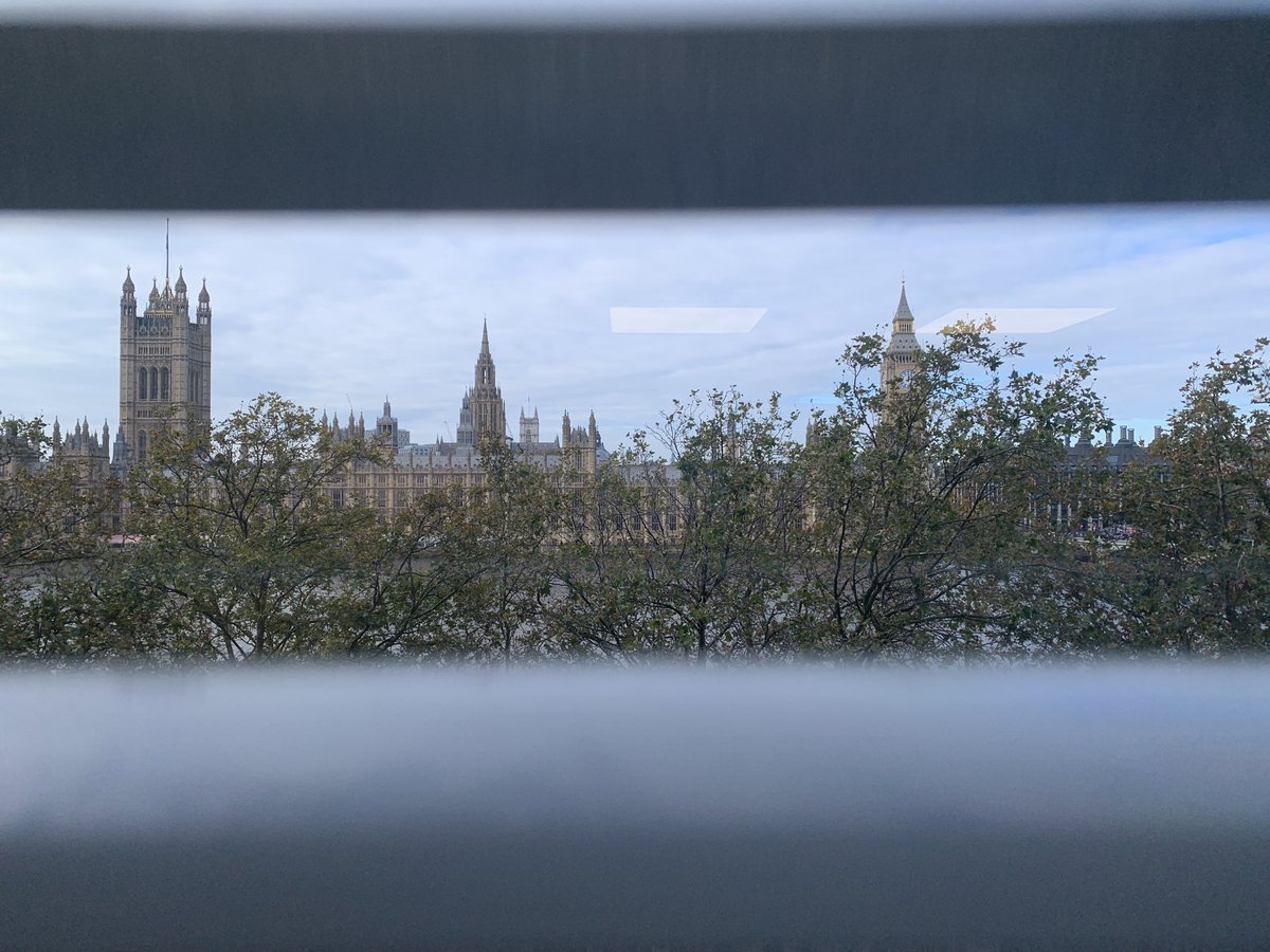 A peek through the blinds of the new office at St Thomas’ Hospital Let’s rock and roll! @KingsImaging