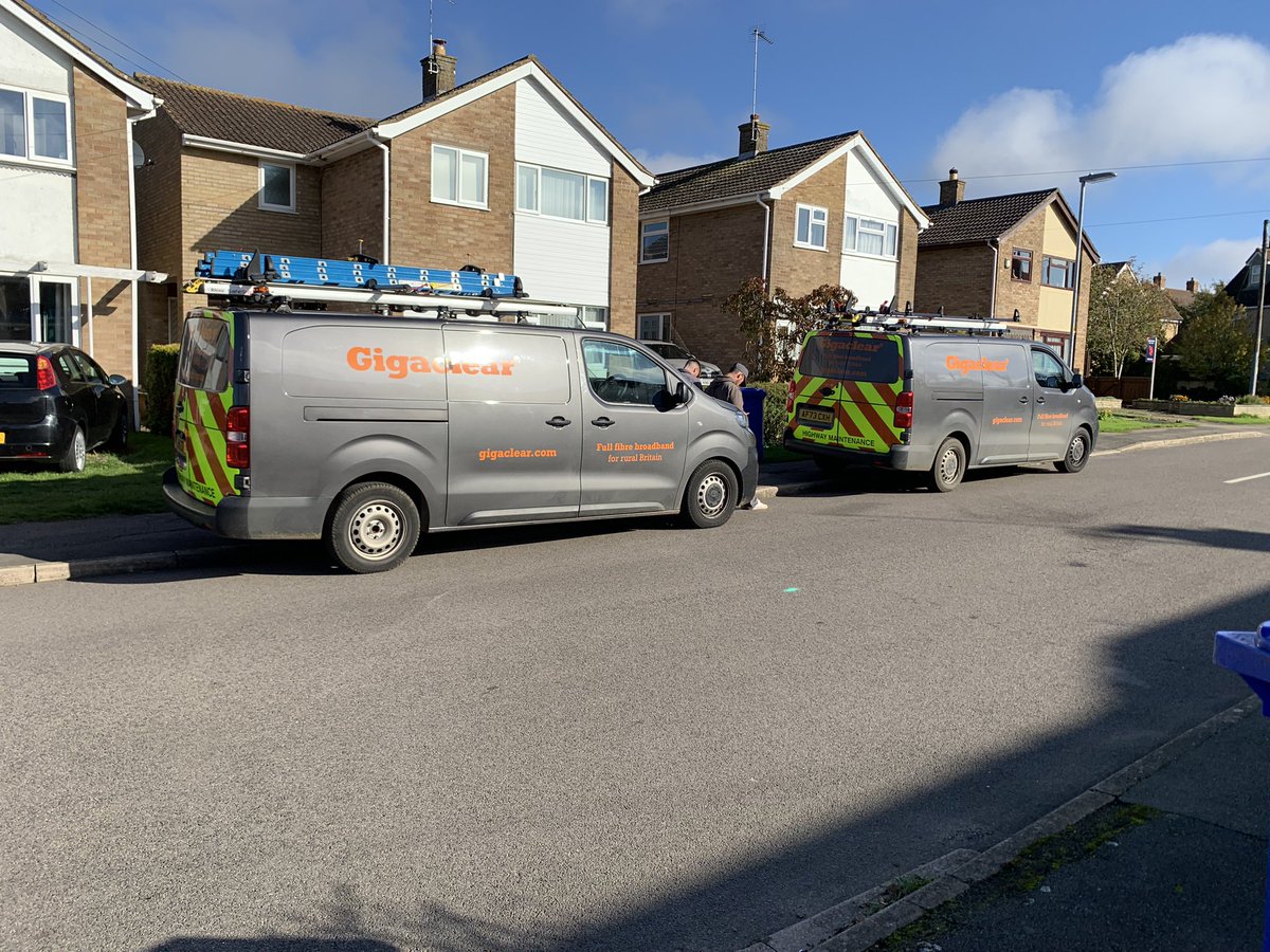 steve_a_j's tweet photo. Hi @gigaclear - something wrong with the road for these vans to be driven on to the pavement? https://t.co/20nlIxsY9R