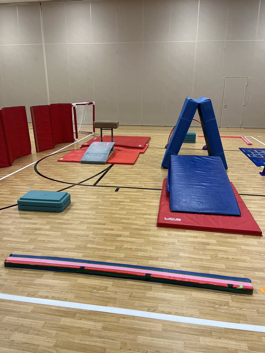 MrDsNoraGym1's tweet image. It’s Obstacle Course time @NoraElem This is by far my FAVORITE activity! #Nora #PEwMrD #ObstacleCourse So many skills; Pathways, Over, Under, Crawling, jumping, balance, agility. I LOVE it ❤️ #PhysEd