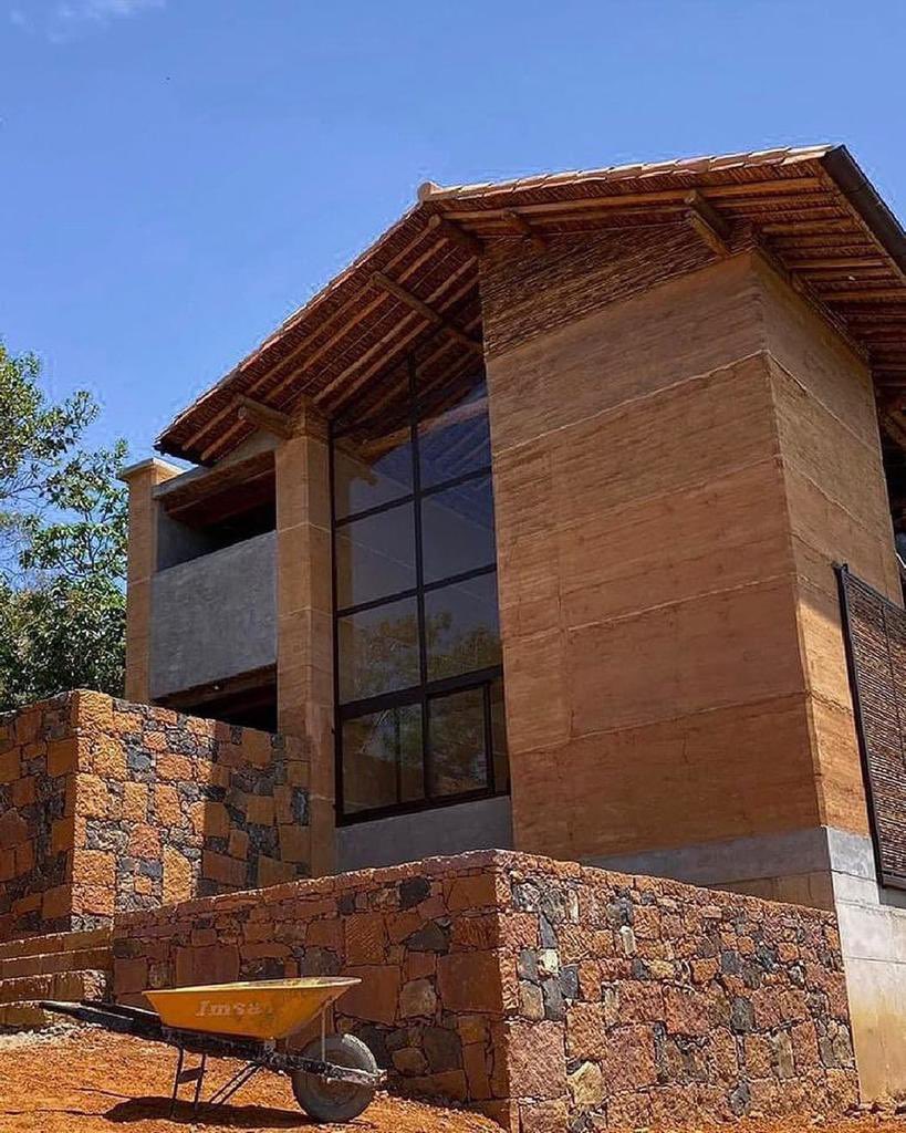 dnahinga's tweet photo. Rammed Earth House in Colombia with nude concrete for the floors. 

Appreciating use of locally available materials 🪴🇨🇴 https://t.co/GAhxLj4ijc