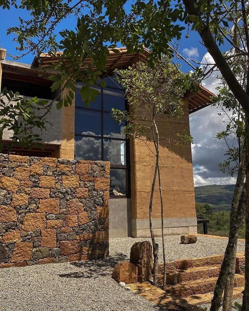 dnahinga's tweet photo. Rammed Earth House in Colombia with nude concrete for the floors. 

Appreciating use of locally available materials 🪴🇨🇴 https://t.co/GAhxLj4ijc