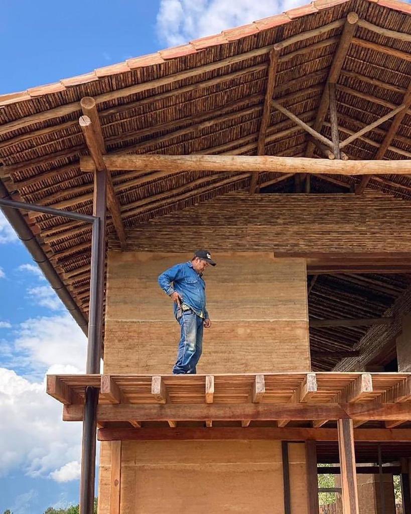 dnahinga's tweet photo. Rammed Earth House in Colombia with nude concrete for the floors. 

Appreciating use of locally available materials 🪴🇨🇴 https://t.co/GAhxLj4ijc
