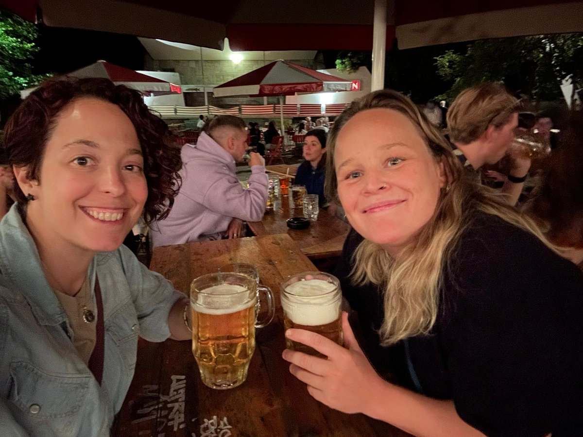 I was beyond delighted to meet KA Vanderhoef in Berlin a few months ago after working together for years on her amazing YA sci-fantasy series, Dreamborn (5*s on Amazon!). So amazing to meet authors in person even when we're on other sides of the world 🥰