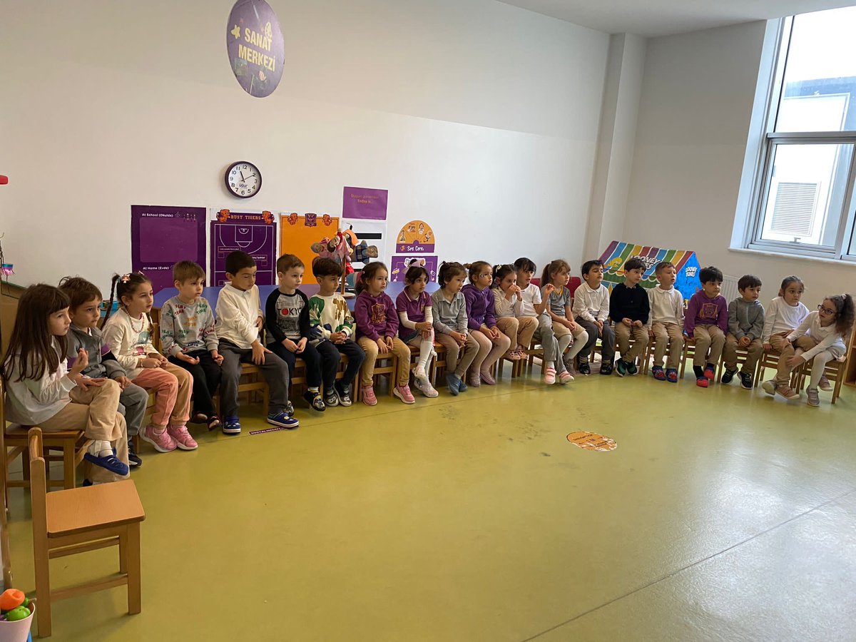 UOBolluca's tweet photo. Kurum hemşiremiz tarafından okul öncesi öğrencilerimize kişisel bakım ve hijyen konulu eğitim  düzenlendi 👩🏻‍⚕️💛💜 

@UgurOkullari 
@etkaghhs 
@_selimakca 
@uludereozge 
@TacettinAkkus https://t.co/bU3kDsbFya