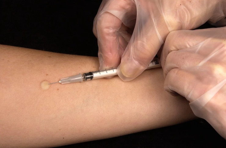 AragonNoticias_'s tweet photo. 💉La vacuna aragonesa contra el alzhéimer supera la segunda fase de ensayos clínicos. Esta, impulsada por la empresa Araclon Biotech, ha demostrado su beneficio en los enfermos a los que ya se les ha suministrado. En el ensayo han participado más de 130 pacientes. 

Más información⬇️:
https://t.co/WRQPA92q3O