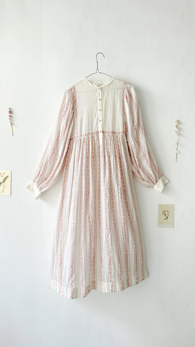 BunaStudio's tweet image. For an evening of shared plates and laughter, the Summer Muse Dress, crafted in the richest handwoven cotton silk, dotted with painterly roses.

bunastudio.com/products/summe…

#Buna #BunaStudio #handblockprinted #indiancraft