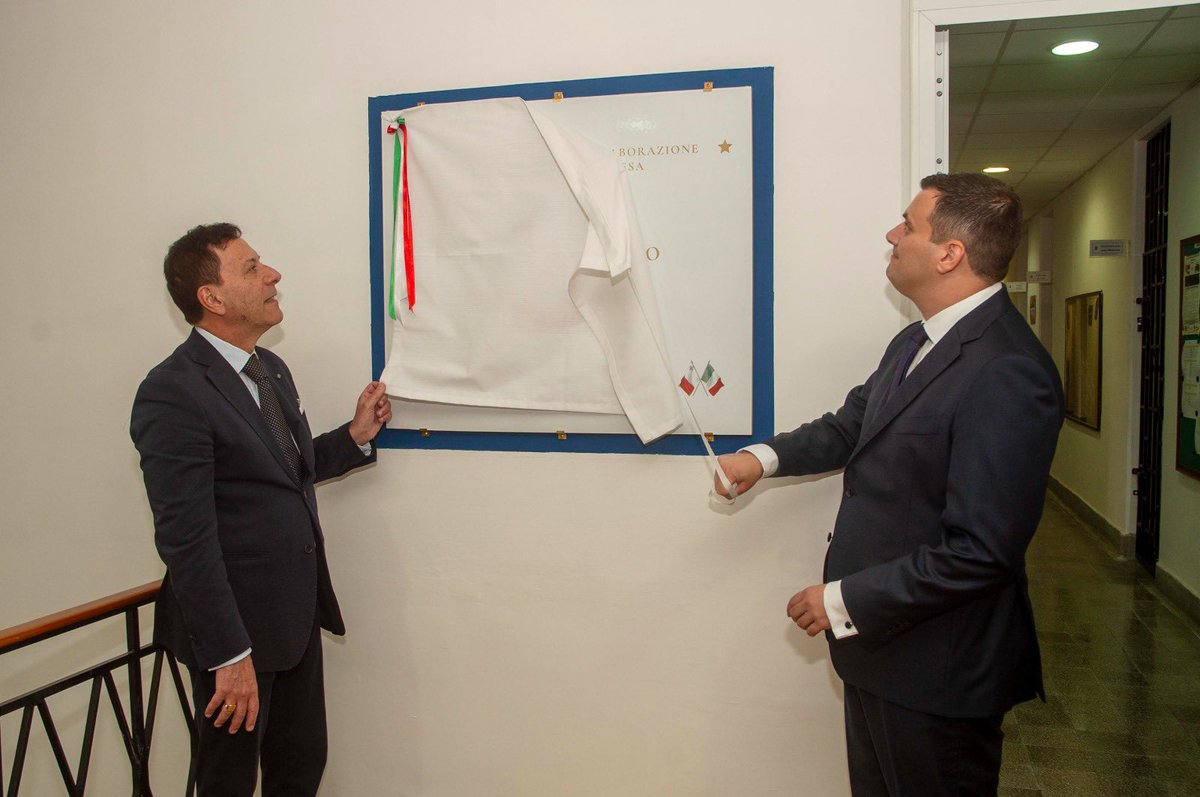 Scopertura della targa commemorativa dell’anniversario della istituzione della Missione Italiana di collaborazione nel campo della Difesa a Malta. 50 anni di cooperazione in Difesa e Sicurezza. @byroncamilleri @SM_Difesa @ItalyMFA @MinisterIanBorg @presidentmt