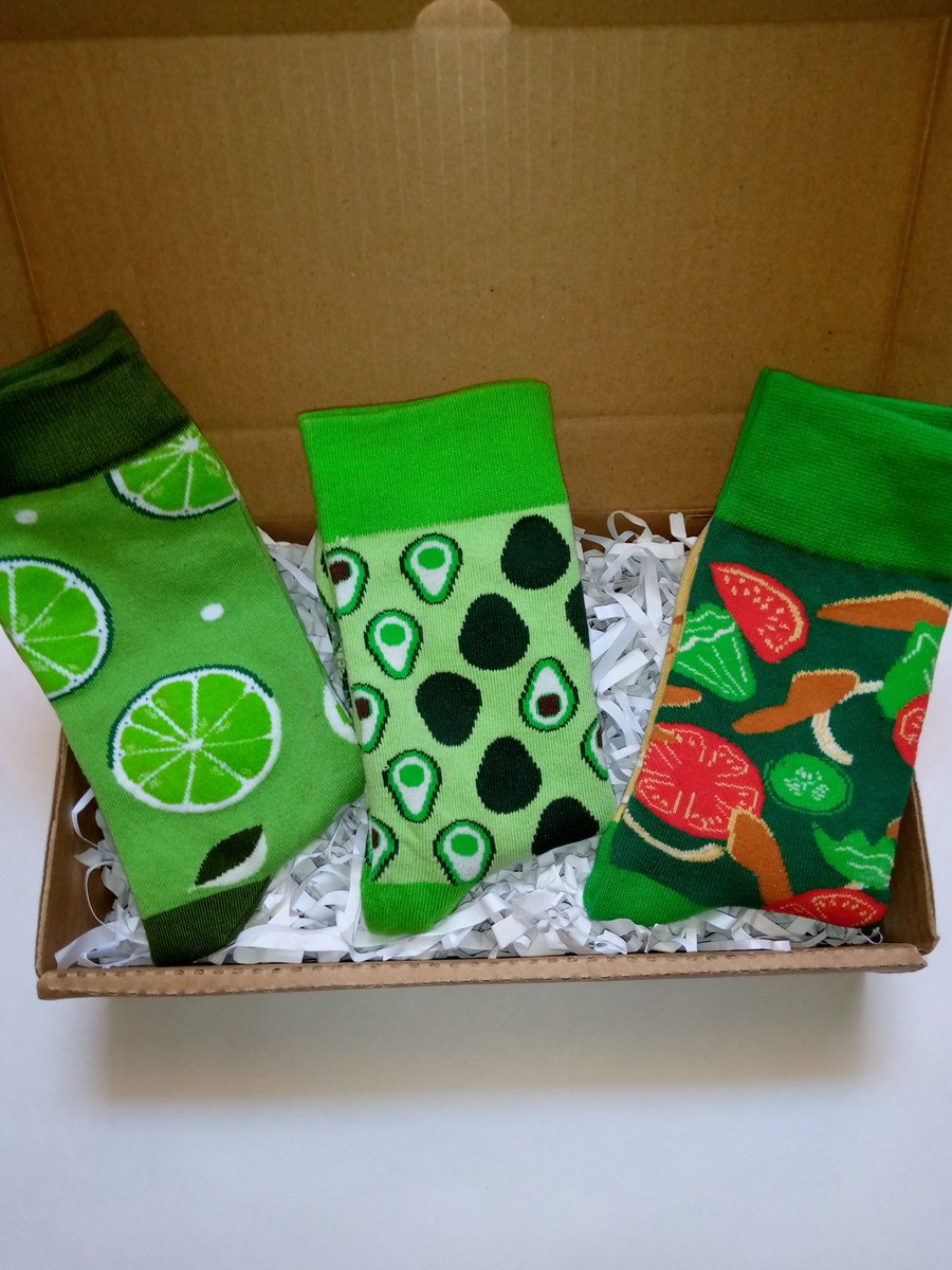 whitegiftco's tweet photo. A shout out all of our vegans and veggie lovers! This salad socks box are perfect to wear to the market or around the house to remind you to eat healthy
UGX: 30,000/=
Call/Whatsapp:0704-453947
#socksgame #socks #foodsocks #uot https://t.co/TsCM0xxgHU