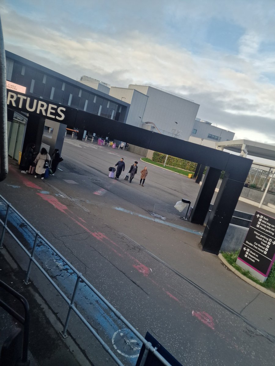 __Dops__'s tweet photo. Gestern ging es nach Brüssel 🚘
Dann per 🛩 nach Edingburgh
#Edingburgh #Brüssel #bvb #Dortmund #Auswärtsspiel #KeinWegistzuweit https://t.co/UiVOGaeDSu