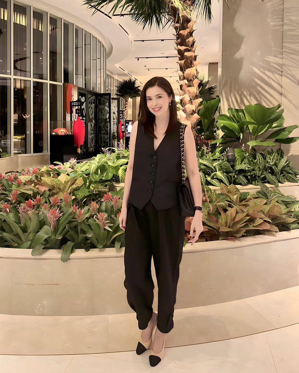 _sunshineangels's tweet photo. The beauty in your heart shines on your face. Keep on shining my love. @sunshinecruz718 🤍 https://t.co/59pwUntoUm