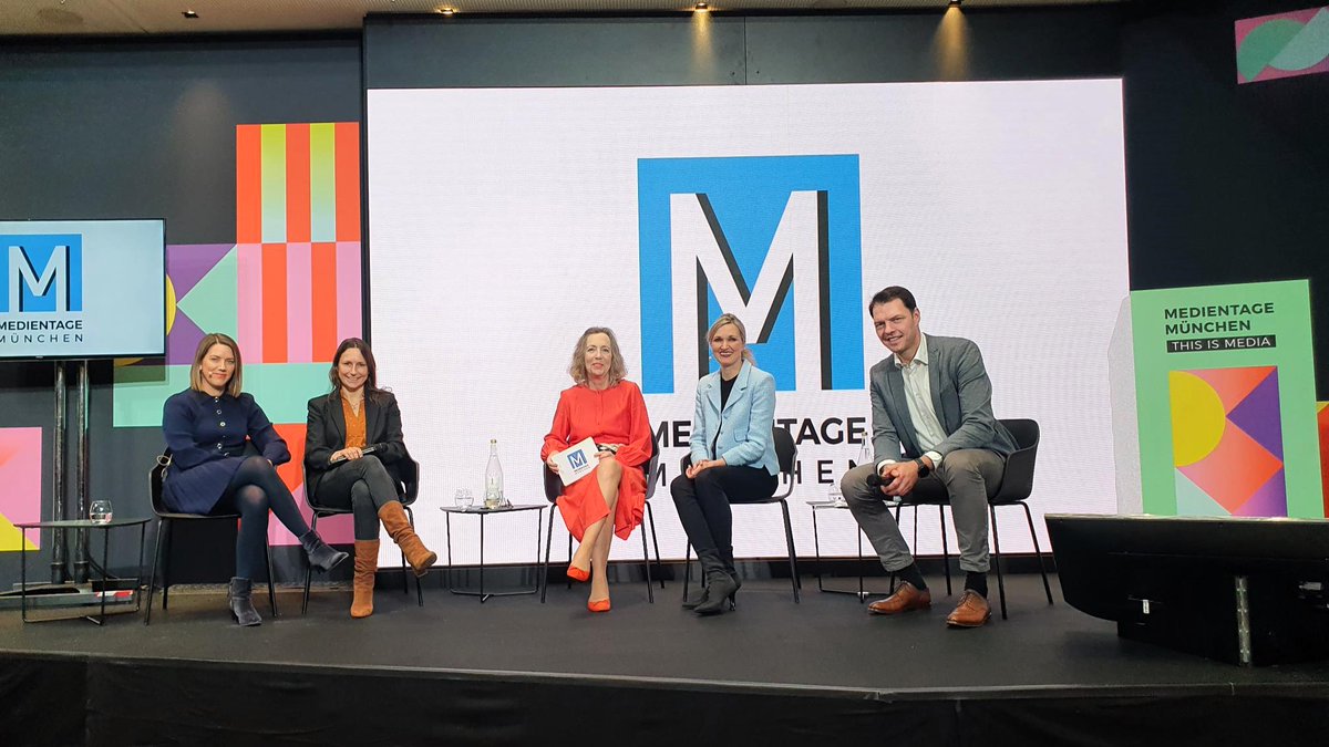 Wenn es um die Zukunft im #Publishing geht, liefern Elisabeth Varn von <a href="/burda_news/">Hubert Burda Media</a>, Carina Laudage von <a href="/grunerundjahr/">Gruner + Jahr</a>, <a href="/sip_media/">Sissi Pitzer</a>, Catherin Hiller von #Funke sowie @stefbux von <a href="/faznet/">Frankfurter Allgemeine</a> harte Fakten zur Frage, was #KI und #Data für Medien tun können. Fakt 1 - gut fürs CRM!  #MTM23