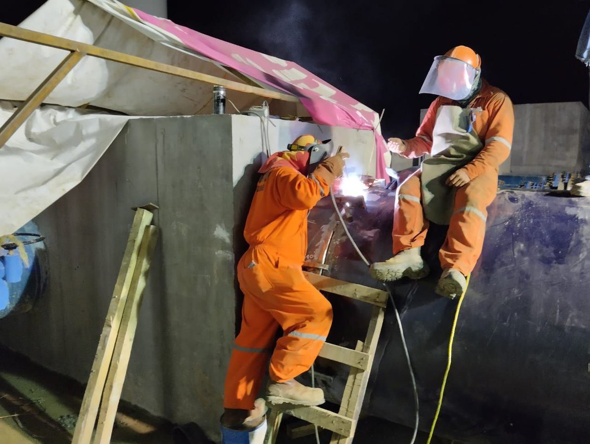 Seguimos trabajando 24 / 7 para mañana prender dos bombas y tener 2 mil 400 litros por segundo adicionales. IMPARABLES 👊👊 Acueducto Cuchillo ll

Eso es lo que daba (da) Cerro Prieto