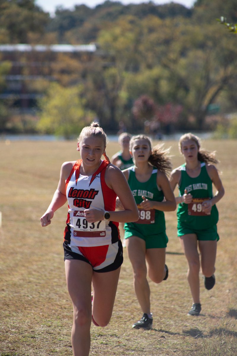 LCPanthersTrack's tweet image. Congratulations Sawyer for qualifying to State 3 years in a row... a decisive move at 700 meters and a strong finish placed her 4th overall in Region 3-AAA