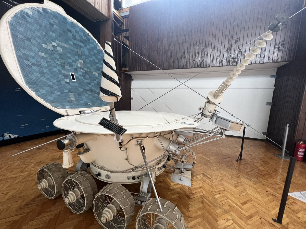 CUTEST LUNAR ROVER EVER
#space #lunar #moon