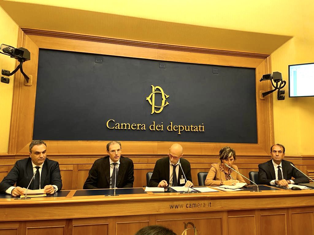 ancenazionale's tweet image. Il #settore sta investendo nella decarbonizzazione dei cantieri, raggiungendo i primi obiettivi in ambito #Pnrr. Per accelerare utilizzo dei materiali green serve però il riconoscimento dei maggiori costi sostenuti dalle imprese. Il Vicepresidente #Ghella all’evento @federbeton