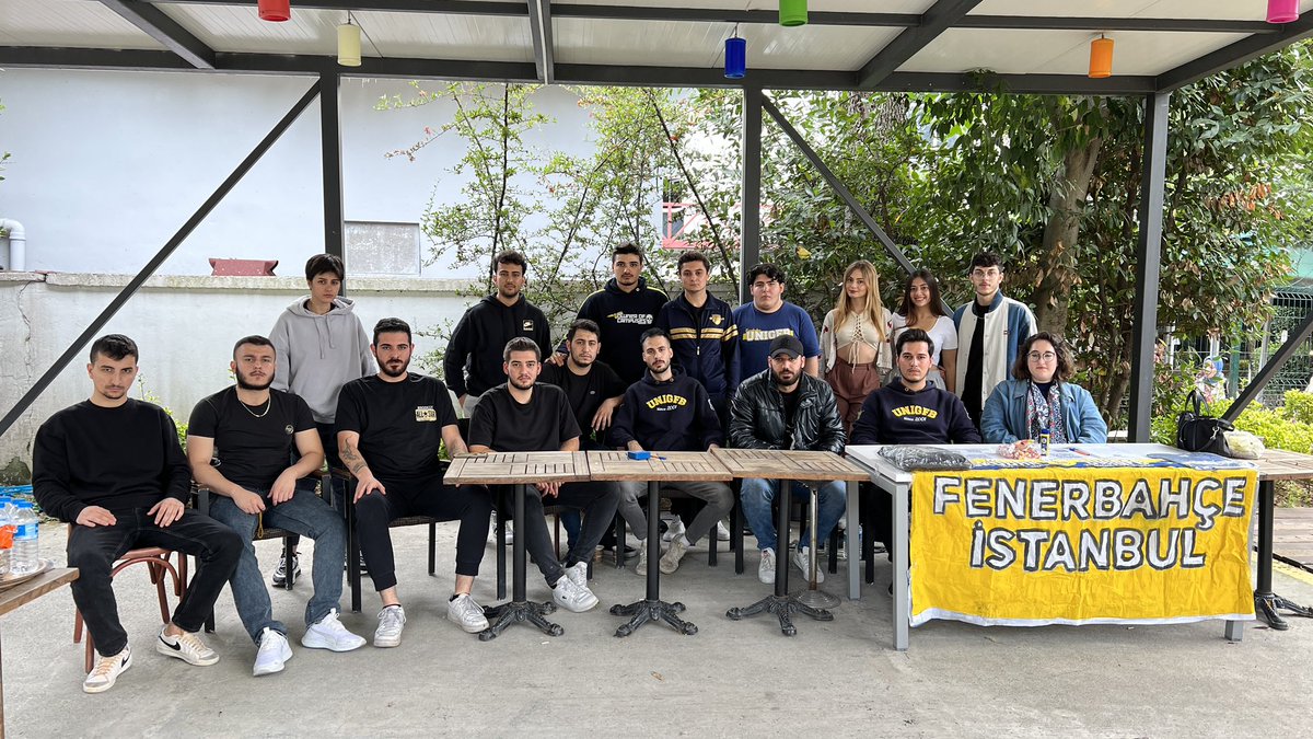 UskudarUNIGFB's tweet photo. BİZİM OLDUĞUMUZ HER YER BİZİMDİR! 

Stand çalışmamızın 1. gününde Güney Yerleşkede standımızı açmış bulunmaktayız. Fenerbahçeli herkesi üye olmaya bekliyoruz. #UNIGFB https://t.co/ZfliQjgLbj