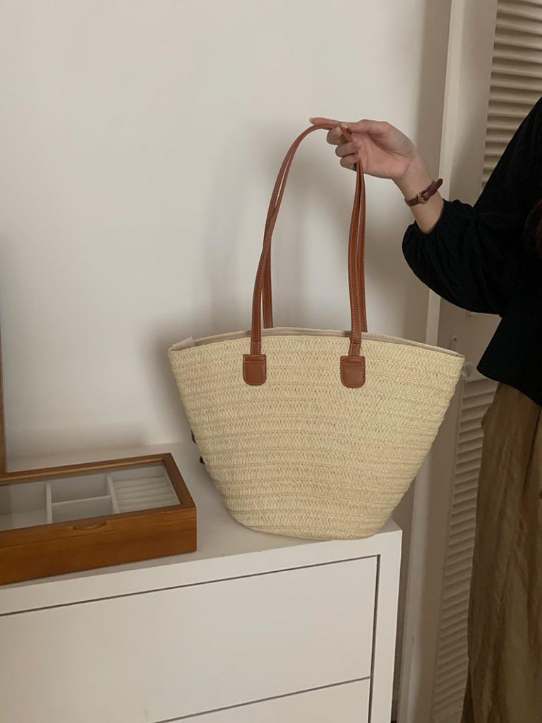 walerles's tweet photo. • size 22.44x30x15cm 
• ทำจากวัสดุธรรมชาติ ซับในด้วยผ้าpolyester
• ความยาวสาย71cm
• ตัวปิดกระเป๋าเป็นซิป
• มีช่องเล็กด้านใน1ช่อง
•ขนาดใส่ macbook13" A4 ipad ได้ และอื่นๆได้อีก
• จุของได้เยอะ และทนทานมาก

#กระเป๋าผู้หญิง #กระเป๋า #กระเป๋าสะพายไหล่ผู้หญิง #กระเป๋า���าคาถูก https://t.co/QTS4qKbxW4