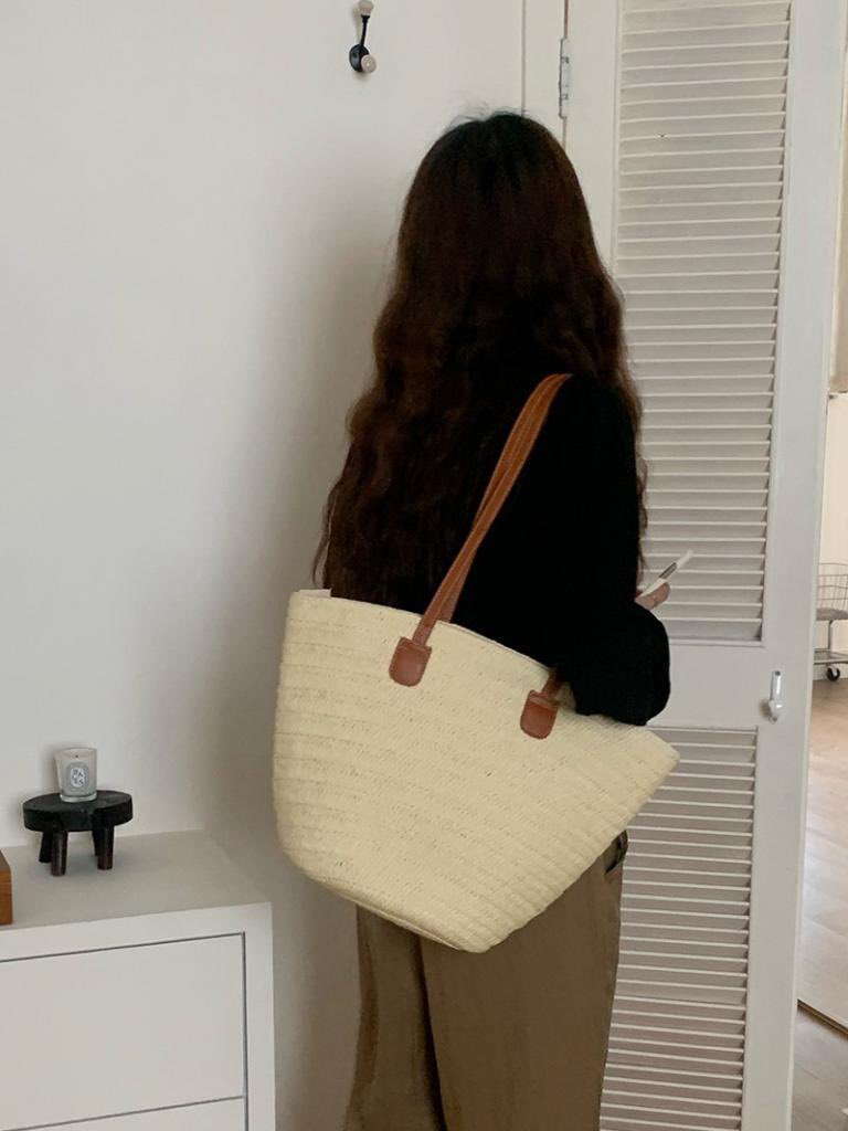 walerles's tweet photo. • size 22.44x30x15cm 
• ทำจากวัสดุธรรมชาติ ซับในด้วยผ้าpolyester
• ความยาวสาย71cm
• ตัวปิดกระเป๋าเป็นซิป
• มีช่องเล็กด้านใน1ช่อง
•ขนาดใส่ macbook13" A4 ipad ได้ และอื่นๆได้อีก
• จุของได้เยอะ และทนทานมาก

#กระเป๋าผู้หญิง #กระเป๋า #กระเป๋าสะพายไหล่ผู้หญิง #กระเป๋า���าคาถูก https://t.co/QTS4qKbxW4