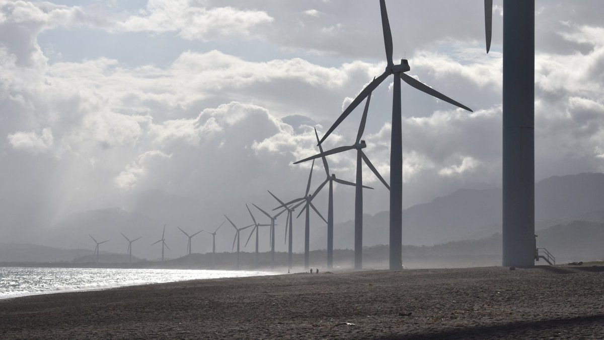 durham_uni's tweet photo. Our researchers have developed a game-changing software called DOTS that makes offshore #wind power more efficient.

Learn more about this cross-disciplinary impact: https://t.co/6tIhp5qFC1 

#DUmaths @kinewell https://t.co/YTGzZV2eaW