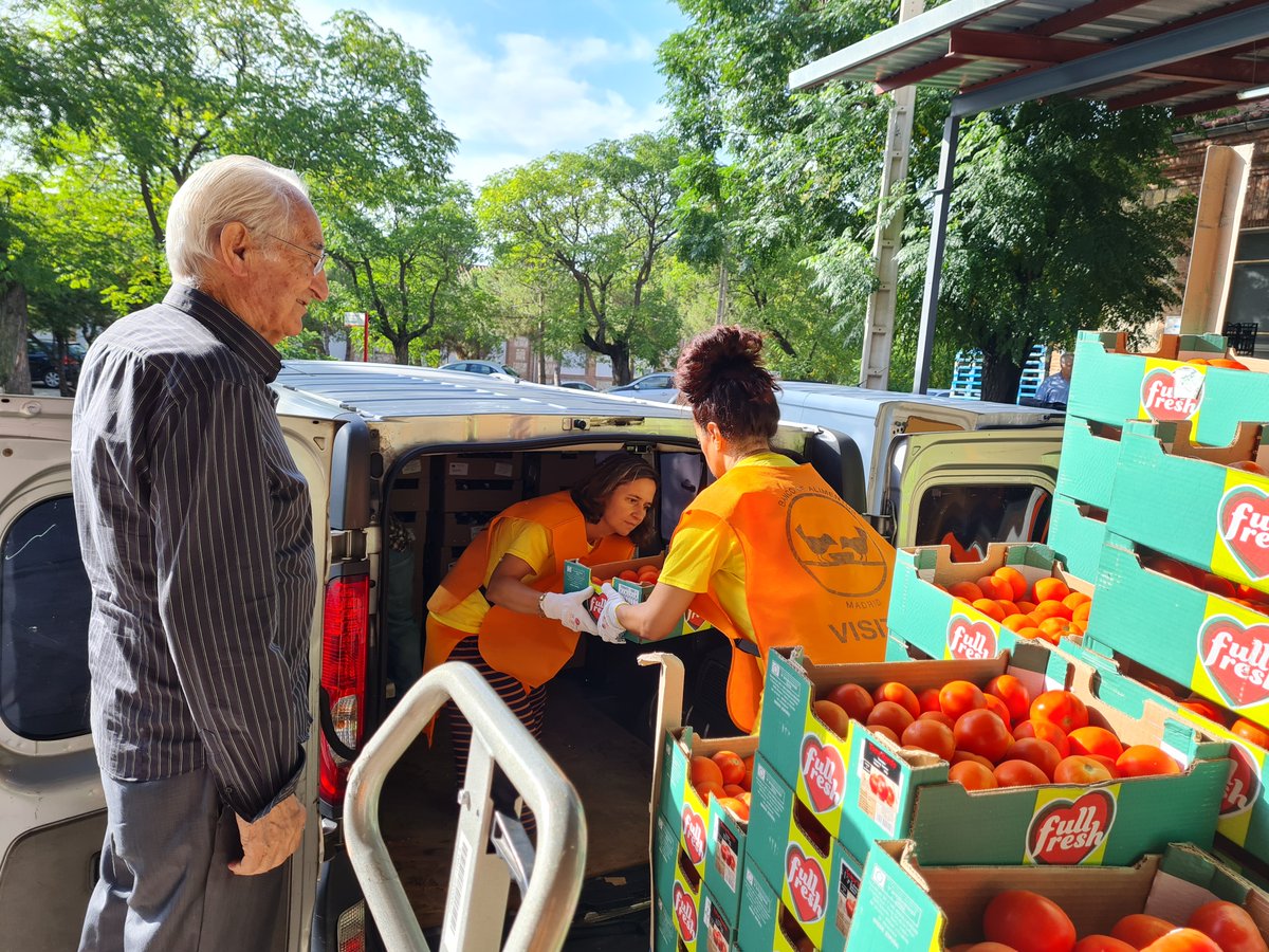 RevvityInc's tweet photo. Our #UnitedInGivingBack initiative has been nothing short of incredible seeing all of our employees #unite from around the globe.

Our team in Spain teamed up with the local Food Banks in Barcelona and Madrid. We were thrilled to volunteer for such a great cause! #UnitedInImpact https://t.co/RGcH2nJlSY