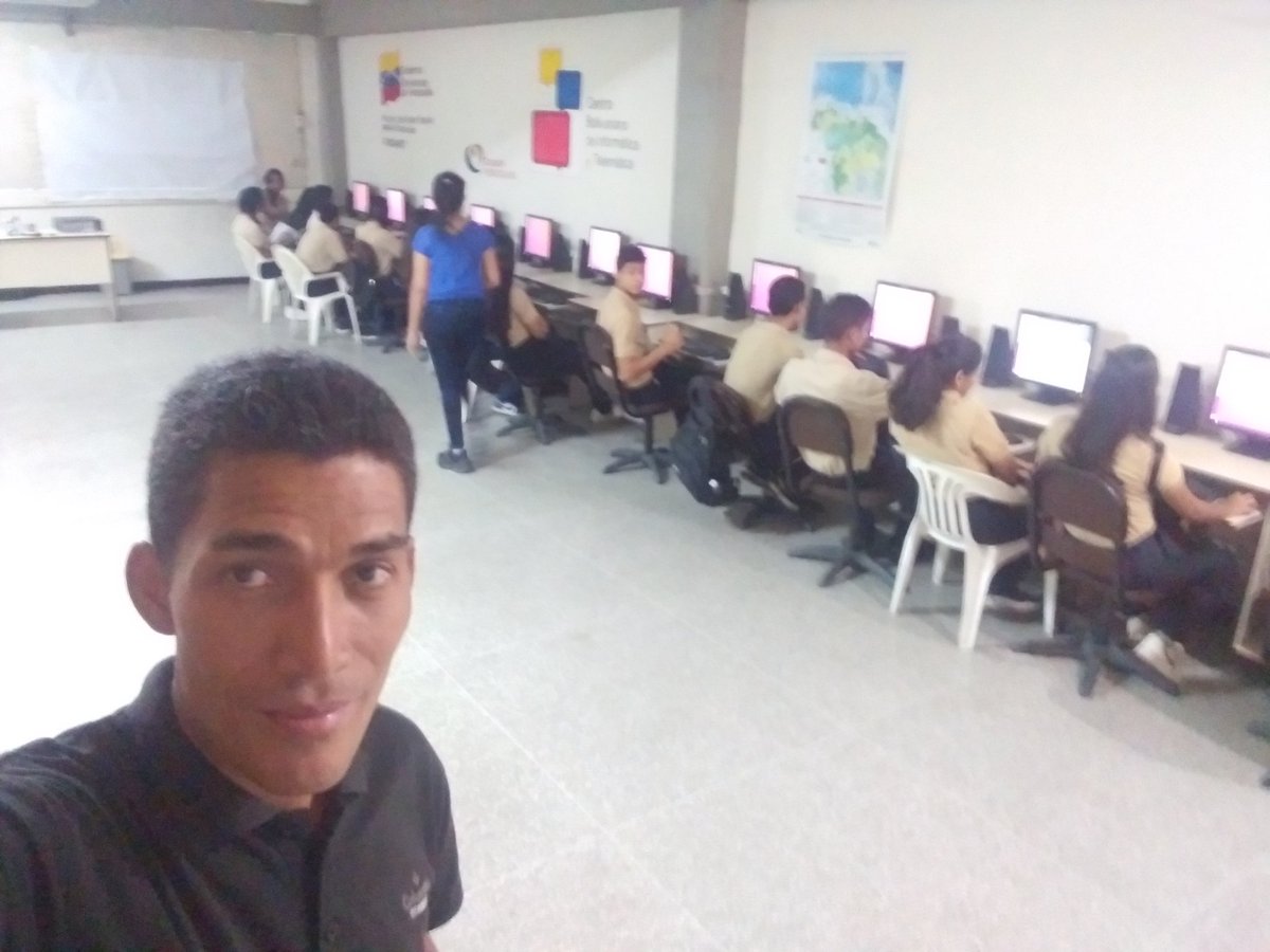 #25Oct Apoyo a estudiantes de 4to año D a cargo de la Profesora Adriana Maestre en el uso de las herramientas ofimáticas, en el desarrollo de Proyecto de Investigación fase 1. En el Centro Bolivariano de Informática y Telemática Carlos Manuel Arrieta <a href="/Fundabit_/">FundabitOficial</a> <a href="/pedrogordon2121/">Pedro Gordon</a>