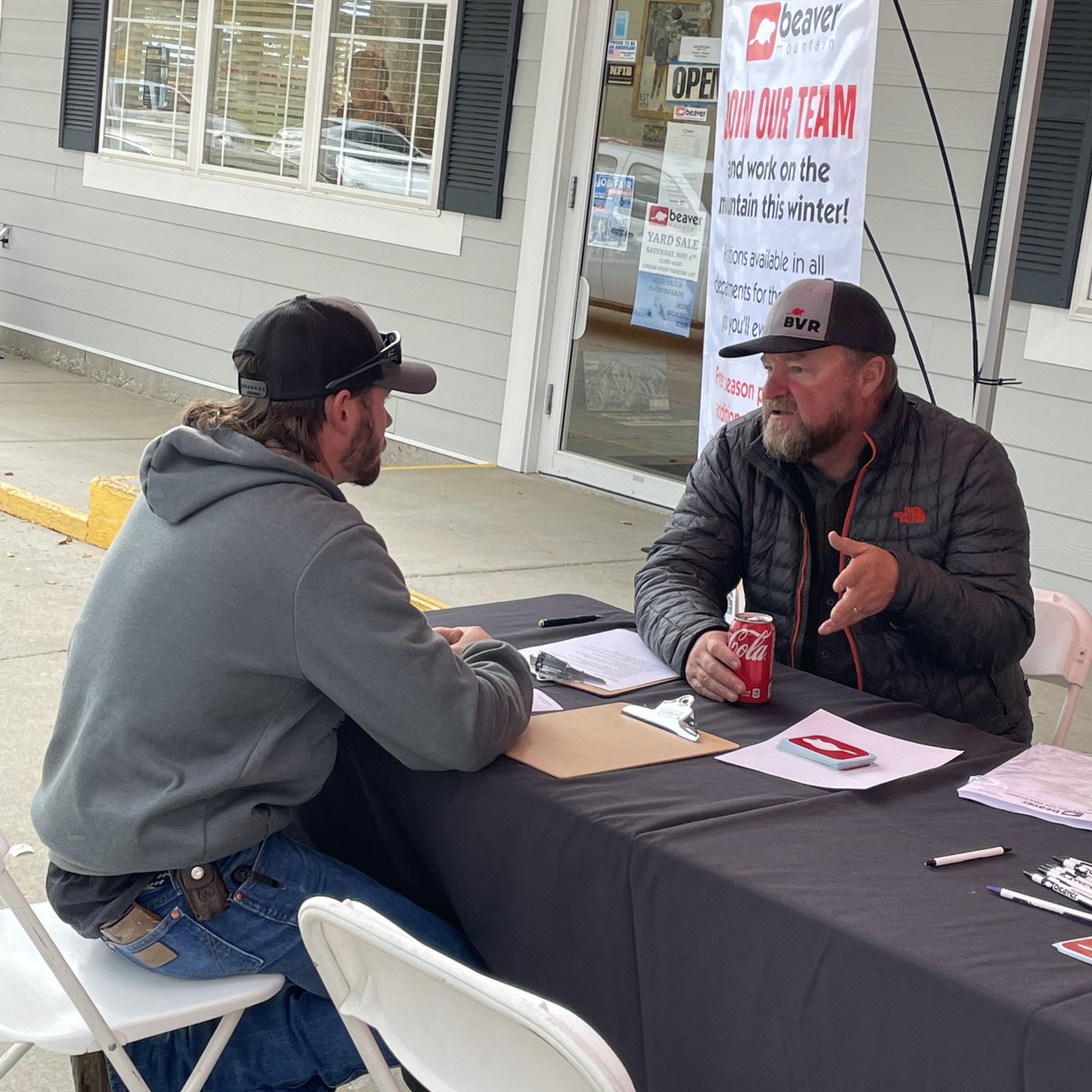 skithebeav's tweet photo. JOB FAIR TODAY 2-5pm
All departments are hiring!
Location: 1351 East 700 North
Logan, UT 84321 - parking lot
(next to Fredrico’s Pizza)

🌮 FREE TACOS for those in attendance 🌮

#skithebeav
#WORKattheBEAV
#theBEAV https://t.co/49wkKcHNlu