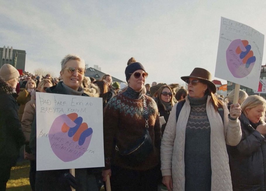 Yesterday almost 90% of women in Iceland went on strike🗣 

This is despite Iceland being designated by the World Economic Forum as the most gender equal country for over 14 years. Such dedication is truly inspiring and teaches us to not settle. 💪 

#genderequality #iceland