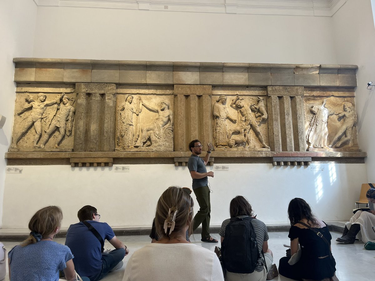 While in Sicily, we centristi got to appreciate these gorgeous metopes from Selinunte, on display at the Regional Archeological Museum Antonio Salinas in Palermo! More Sicily content coming soon!! 

#ReliefWednesdays
#Palermo #Archaeology #studyabroad