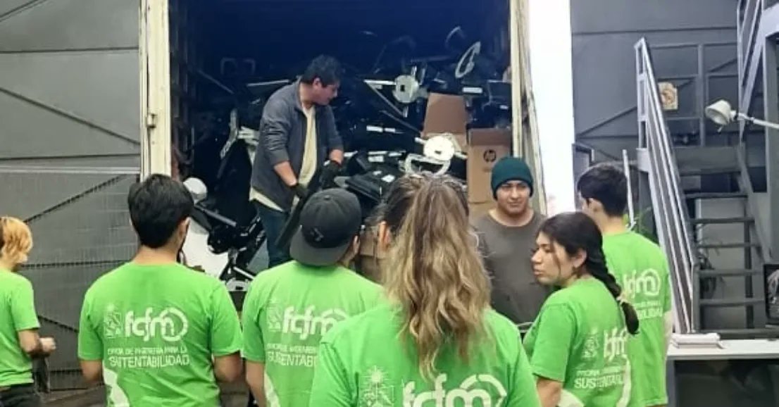Chilenter's tweet photo. ¡RÉCORD! Realizamos una nueva RECICLATÓN junto a @CampusSustFCFM en la que se superaron todos los pronósticos...

14.675 Kg, es decir, más de 14.5 toneladas de RAEES ♻️ que se lograron acopiar y que ya están en Chilenter para ser tratadas de manera correcta y sustentable. https://t.co/goG0fz0i6i