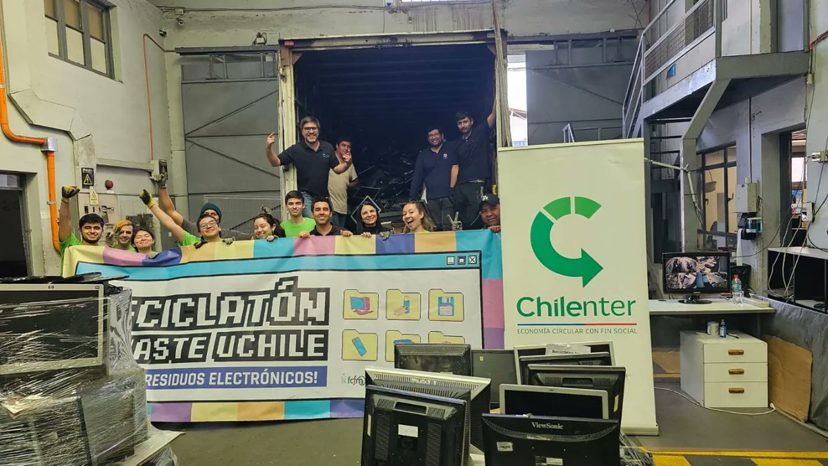 Chilenter's tweet photo. ¡RÉCORD! Realizamos una nueva RECICLATÓN junto a @CampusSustFCFM en la que se superaron todos los pronósticos...

14.675 Kg, es decir, más de 14.5 toneladas de RAEES ♻️ que se lograron acopiar y que ya están en Chilenter para ser tratadas de manera correcta y sustentable. https://t.co/goG0fz0i6i