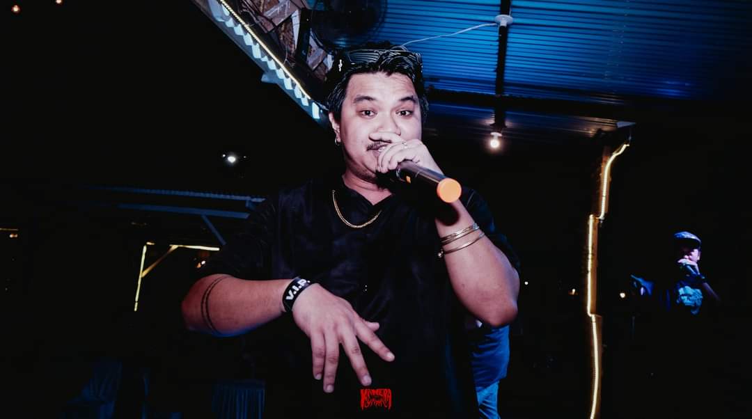 HozeaRaeh's tweet photo. Spreading goodvibes thru music 🎤😁 https://t.co/rJEgnYIiSq