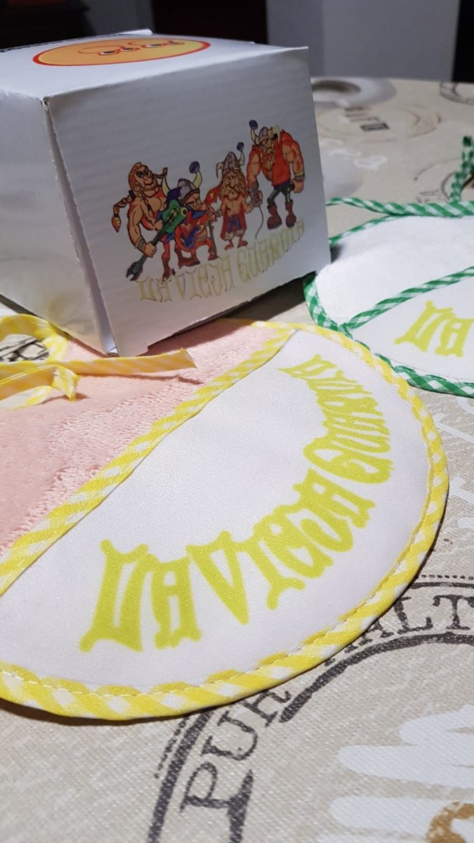 MonegoteStore's tweet photo. ¿Estás preparando a tu peque para la lucha que es la comida?
Ni te esfuerces. 
Con un babero personalizado de sus dibus preferidos, será él quién te pida
que le sientes a la mesa.
Papis, ¿estáis para este cambio?
Ya sabéis con quien contactar: https://t.co/yYFxOkU0zn https://t.co/8ZtVgsP3f1