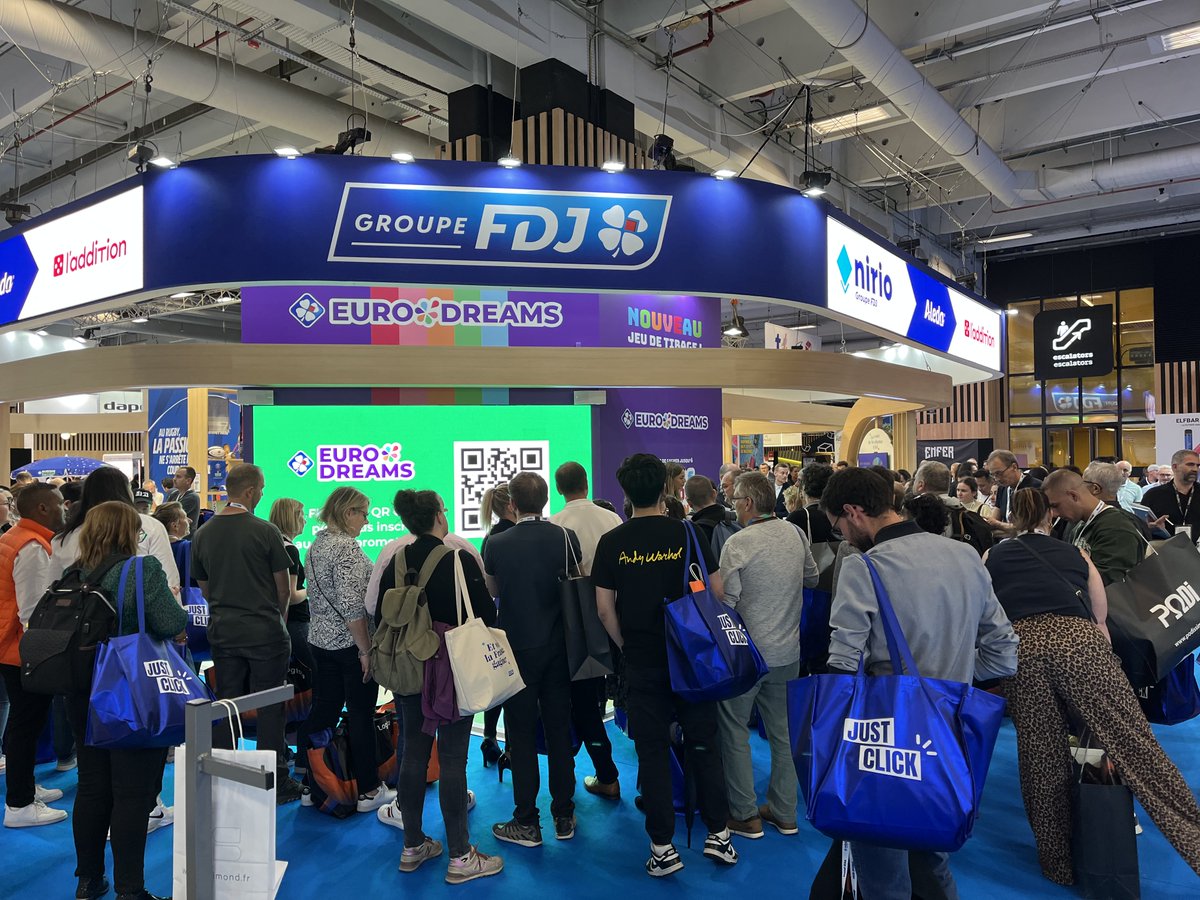 fdj_united's tweet photo. FDJ était à #Losangexpo, le salon national @LesBuralistes ! Les visiteurs ont pu découvrir :
🔷#Eurodreams, nouveau jeu de rente européen ;
🔷les engagements de #FDJ en matière de #sport ;
🔷#nirio, nouvelle marque de services de paiement du Groupe. https://t.co/4LMtEeECIX