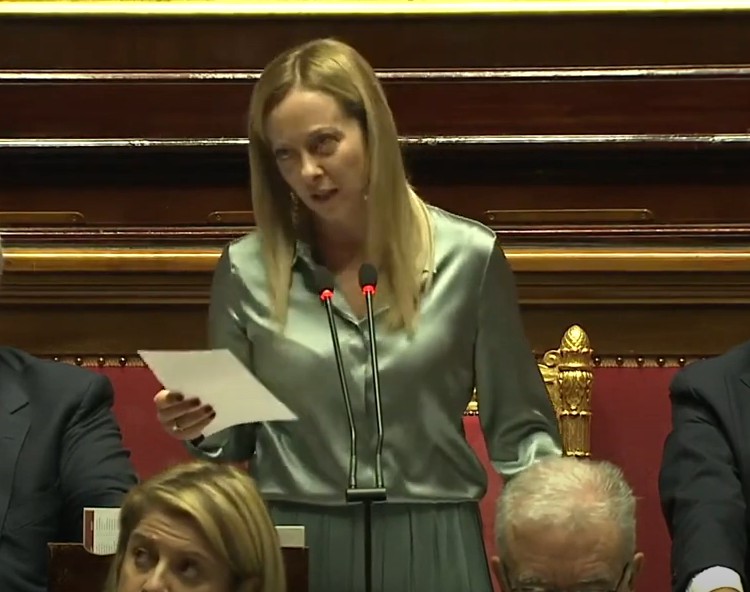 La ducetta , oggi in Senato: 
'grazie a questa maggioranza compatta, fatevene una ragione...'
'Fatevene una ragione' con labbra serrate, sopracciglia aggrottate e sguardo avvelenato.
A chi? #MeloniVergogna  lo sa di essere la PdC di tutti o non glie lo hanno detto?
 #25ottobre