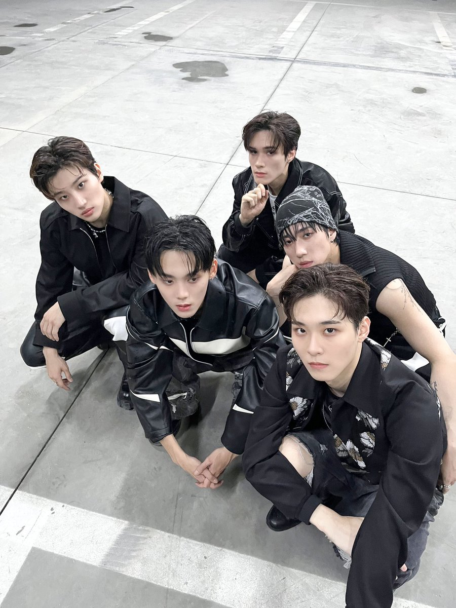 bellraincore's tweet photo. Couldn’t be more proud of them 😍
It’s incredible to be a predebut fan of ONE PACT!

#ONEPACT #ONEPACT_GOAT #원팩트 https://t.co/auPZdNaqtE