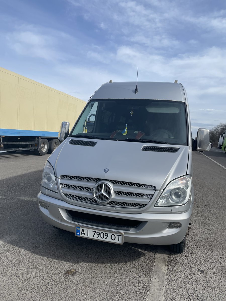 Перевезення пасажирів під замовлення Україна - Європа
Ділові корпоративні та сімейні поїздки
Індивідуальні тури мікроавтобусами
Індивідуальні трансфери в аеропорти Європи з України