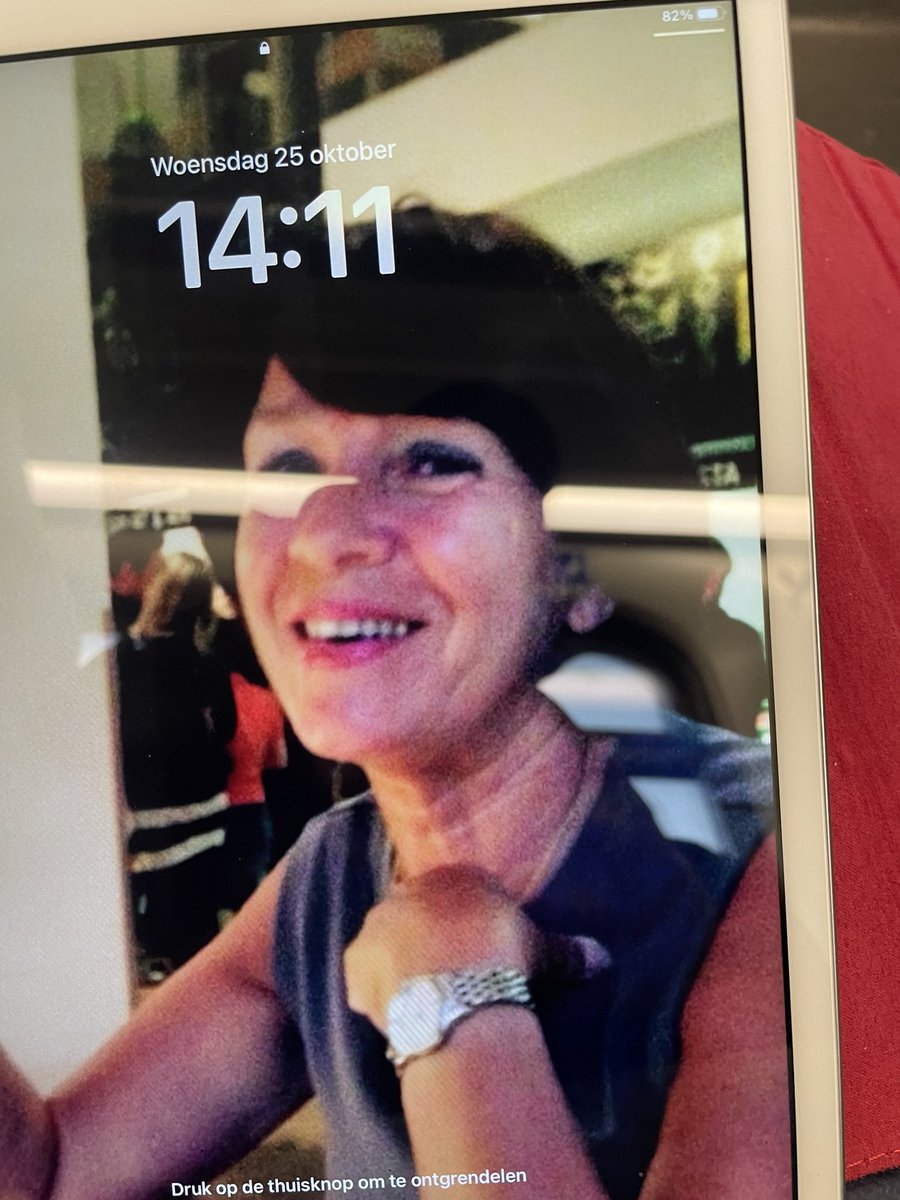 In de intercity van Den Bosch naar Maastricht om 14:06 de iPad door iemand achter gelaten. Ik ga deze inleveren bij gevonden voorwerpen op station Eindhoven. <a href="/NS_online/">NS online</a> is er nog een andere manier ?