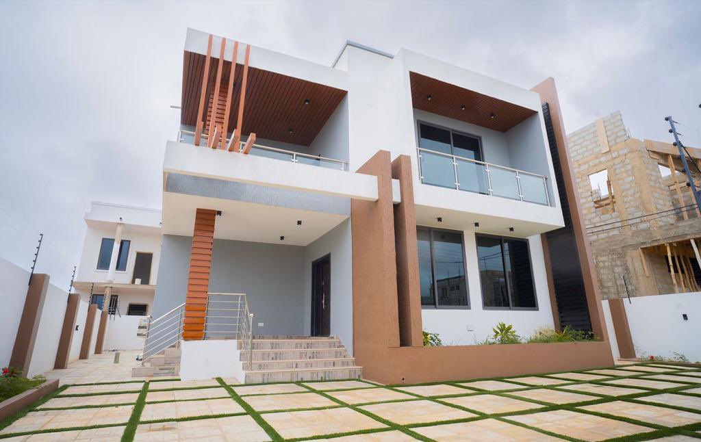 sheltermart's tweet image. Four 4-Bedroom Townhouse for Sale at Lashibi

Location: Lashibi, Accra, Ghana

Price: $290,000

(Ghana Cedis Equivalent)

Property Details Include:

#AllRoomsEnsuite
#PowderRoom
#GatedCommunity
#AirConditioning
#FittedKitchen
#FittedWardrobes
#AutomatedGate