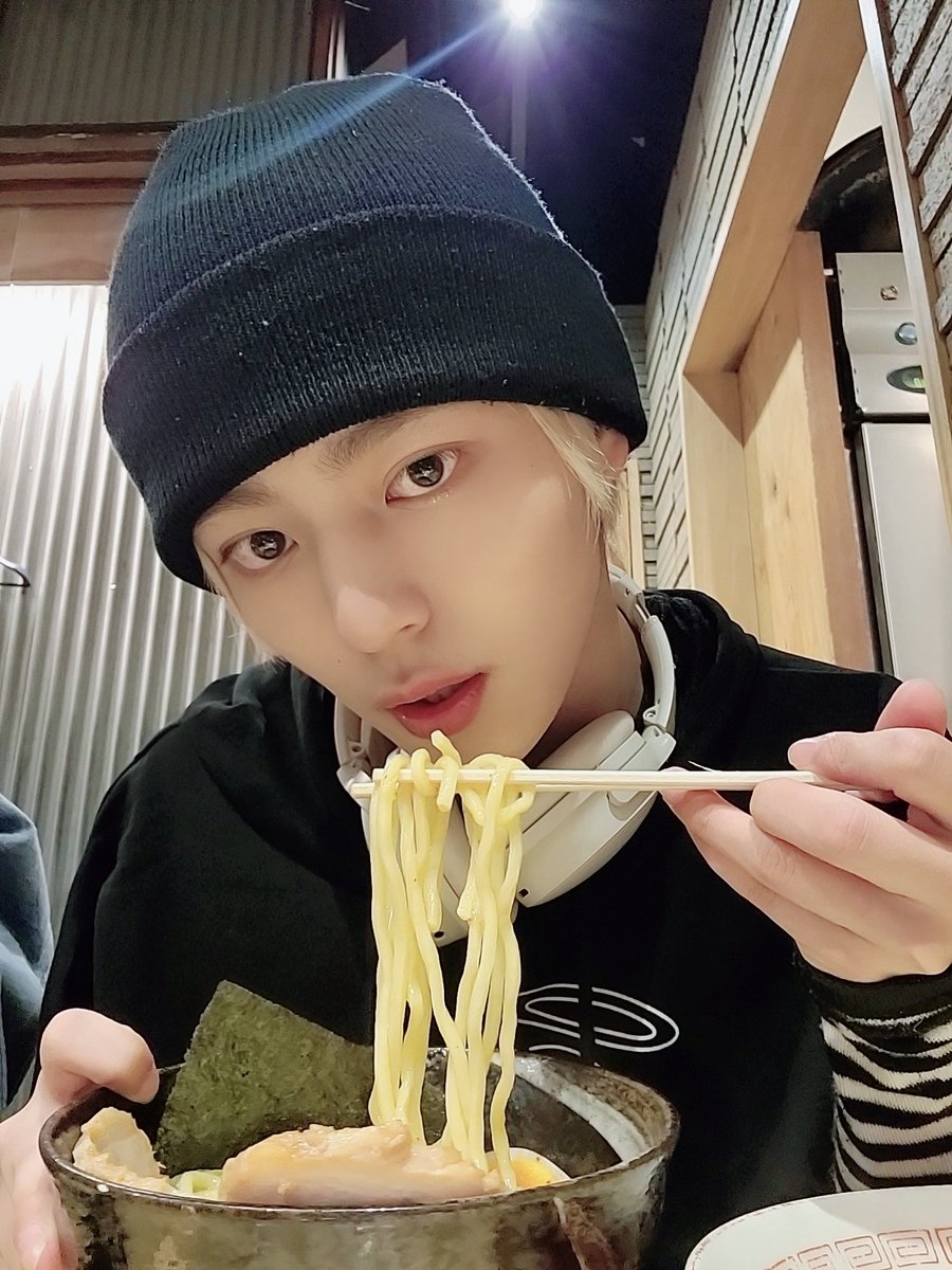 fantasyboys_mem's tweet photo. [#홍성민] 

つけ麺を食べるイケメン 

#FANTASYBOYS #판타지보이즈
#HONGSUNGMIN https://t.co/rSmdB64bwN