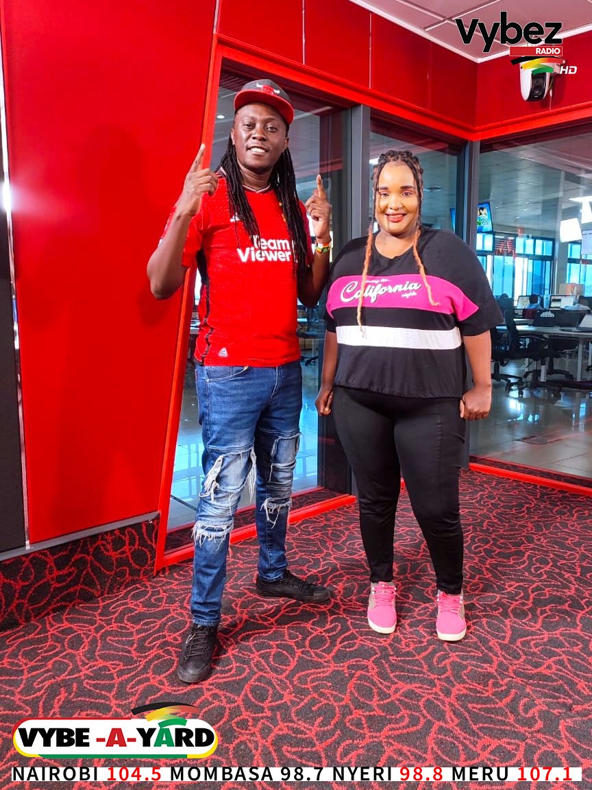 #VybeAYard Tuko sete... Mazimbiting na madenge tunawarepresent vile inafaa.
<a href="/Browngalnessa/">browngal a gal nessa</a> &amp; <a href="/deejaypatiz/">DEEJAY PATIZ</a> 
Mtu wako huwa anakupigia mara ngapi kwa siku?